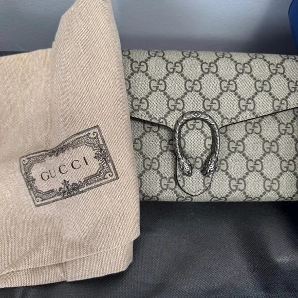 Gucci Beige GG Monogram Wallet on Chain - Picture 7 of 7